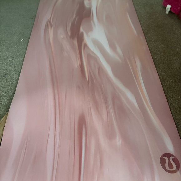 Pink Lululemon mat - Picture 1 of 3